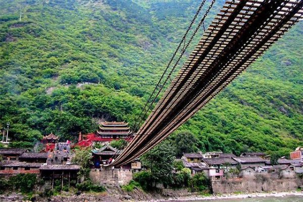 飞夺泸定桥在哪个省