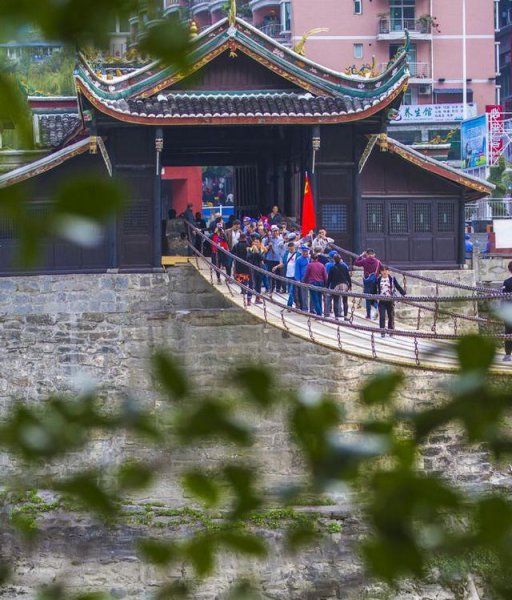 飞夺泸定桥在哪个省