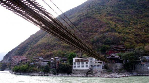 泸定桥在哪个省哪个县