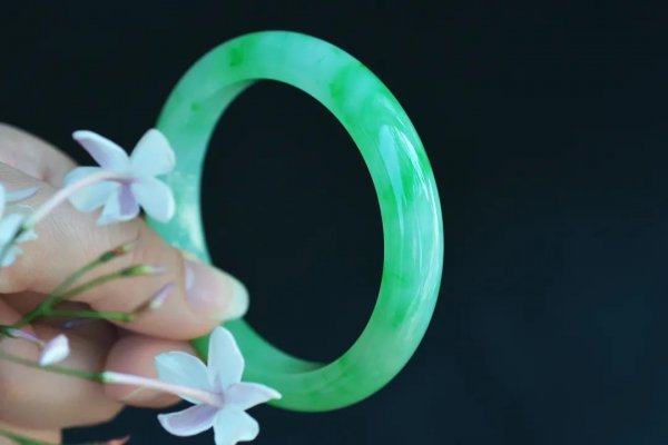 翡翠自己抛光的简单方法