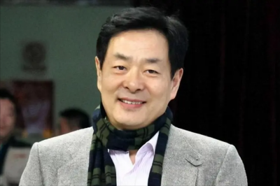 演员濮存昕的简介 著名话剧演员濮存昕仍是不老男神