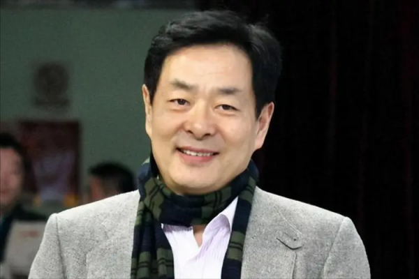 演员濮存昕的简介