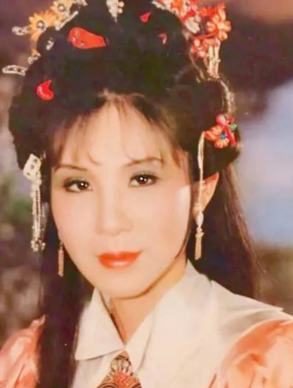 杨钧钧的个人资料及家世