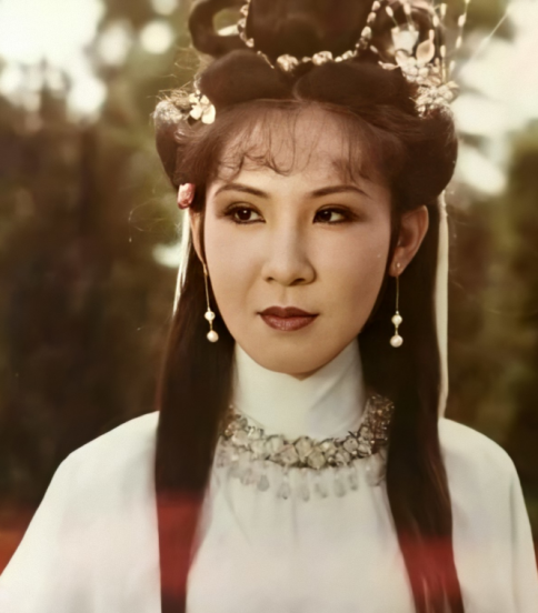 杨钧钧的个人资料及家世