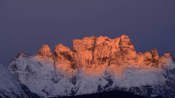 德钦县海拔多少米