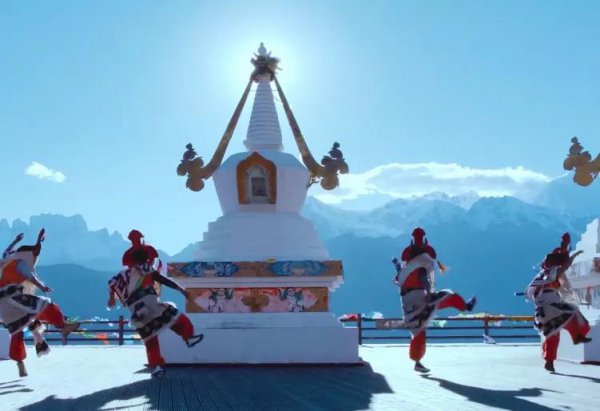 德钦县海拔多少米