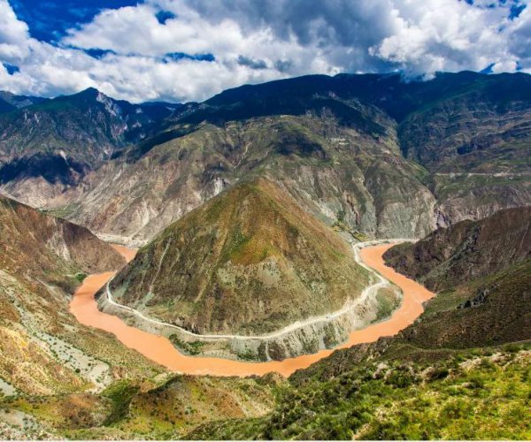 德钦县海拔多少米