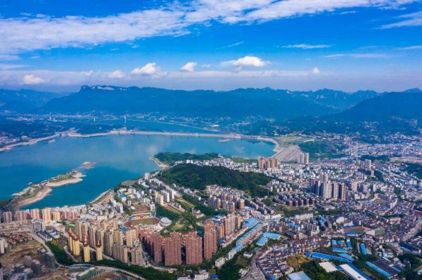 屈原出生在哪个地方