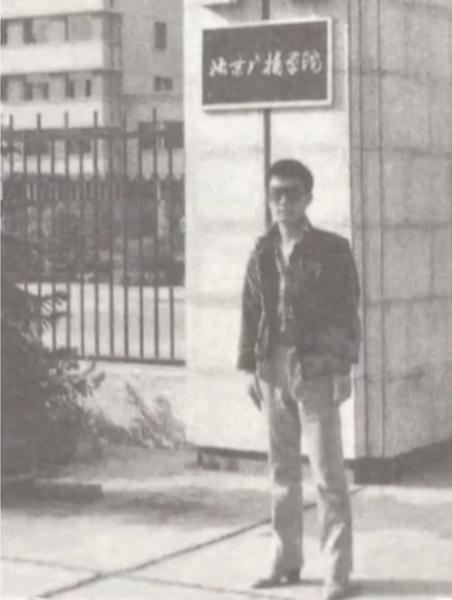 主持人李咏简介