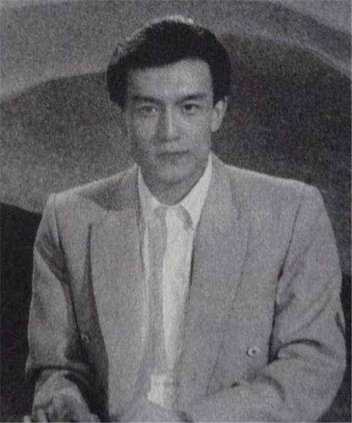 主持人李咏简介