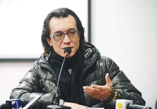 主持人李咏简介