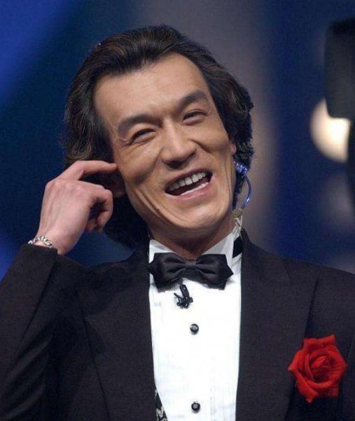 主持人李咏简介