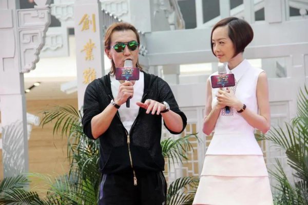 主持人李咏简介