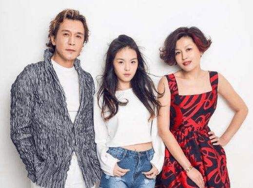 主持人李咏简介