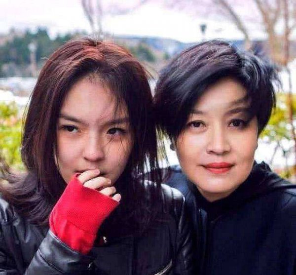 主持人李咏简介