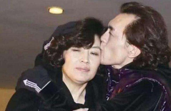 主持人李咏简介