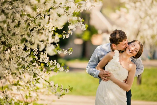 男方婚内出轨女方怎么维护自己