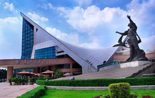 人民音乐家之称的是谁