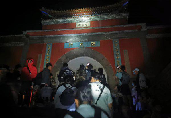 夜爬泰山最佳时间安排