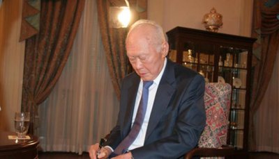 李光耀是哪里人 李光耀为什么是新加坡国父