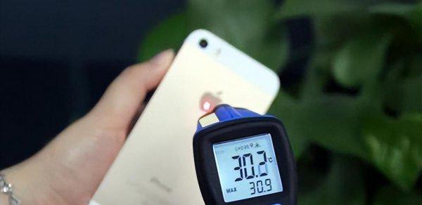 手机玩一会就发热怎么回事