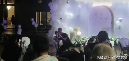 汪峰比章子怡大多少