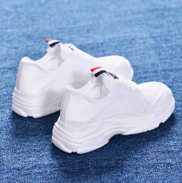 鞋子被晒黄了怎么变白