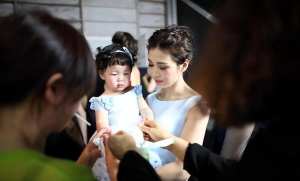 女星童蕾老公简历资料介绍