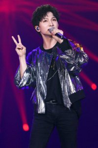 周深为什么去乌克兰留学 歌手周深背后的辛酸故事