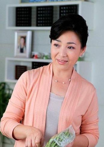 还珠格格皇后扮演者是谁