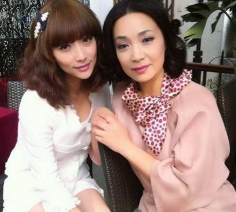 还珠格格皇后扮演者是谁