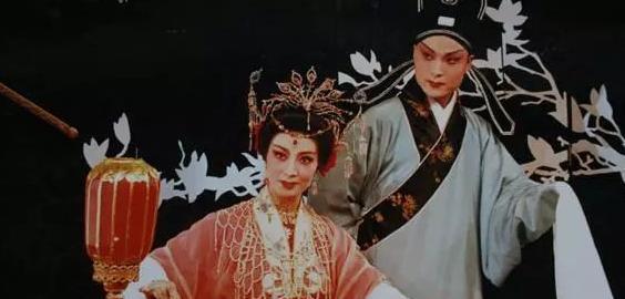 还珠格格皇后扮演者是谁