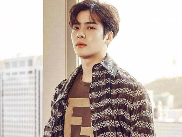 王嘉尔身高体重是多少