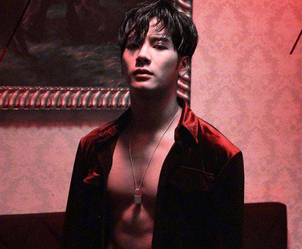 王嘉尔身高体重是多少