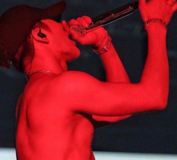 王嘉尔身高体重是多少