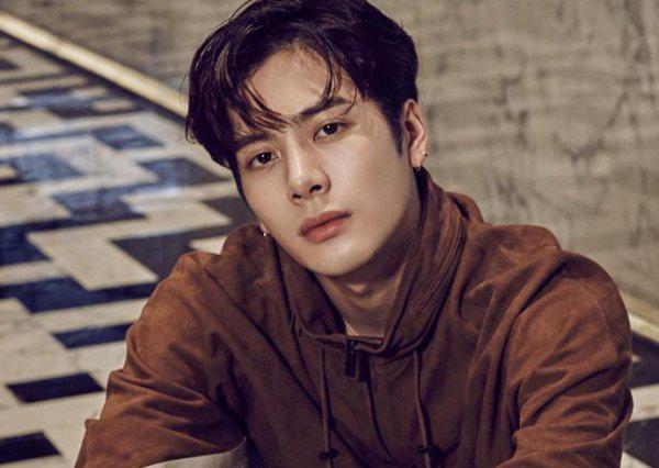 王嘉尔身高体重是多少