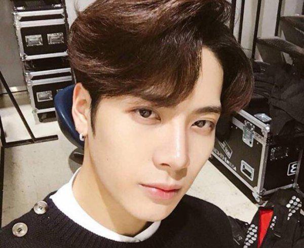 王嘉尔身高体重是多少