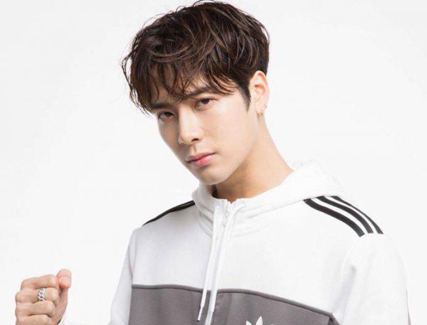 王嘉尔身高体重是多少