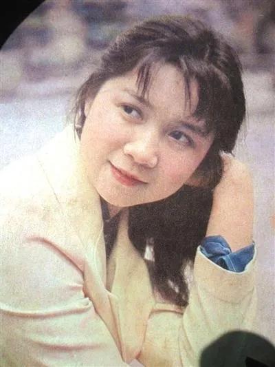 小品演员蔡明结了几次婚