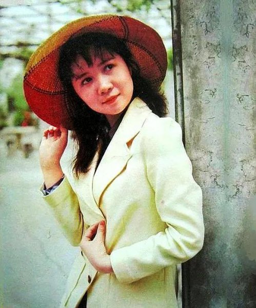 小品演员蔡明结了几次婚