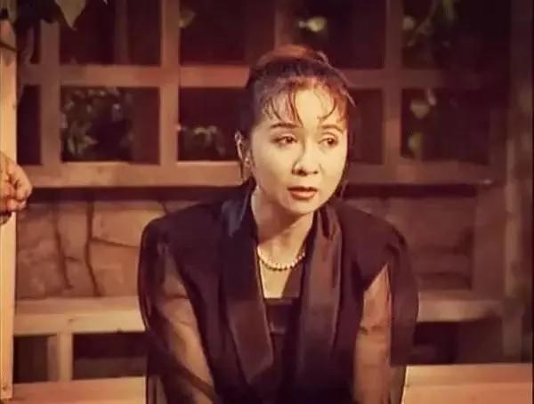 小品演员蔡明结了几次婚