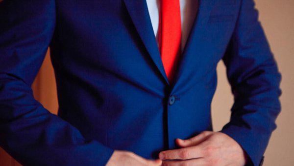 在正式场合男士穿西服要求