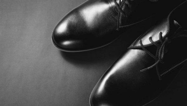 在正式场合男士穿西服要求