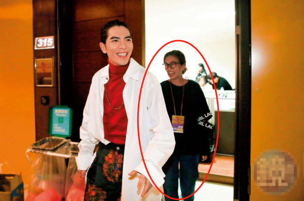 歌手萧敬腾为什么招雨