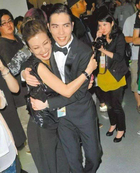 歌手萧敬腾为什么招雨