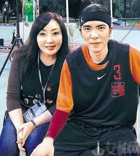 歌手萧敬腾为什么招雨