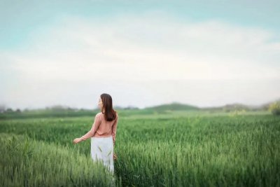 独来独往的女生给人什么感觉 独来独往的女人是什么性格