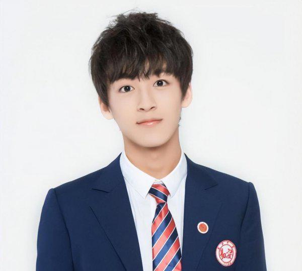 何洛洛考上大学了吗