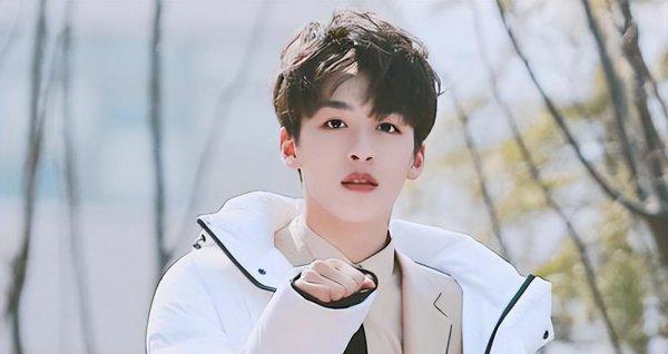 何洛洛考上大学了吗