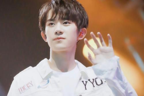 王子异个人资料简介及家世